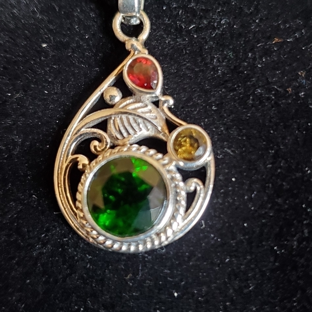 Bali Legacy Chrome Diopside, Brazilian citrine, and Mozambique Garnet necklace - Picture 6 of 11
